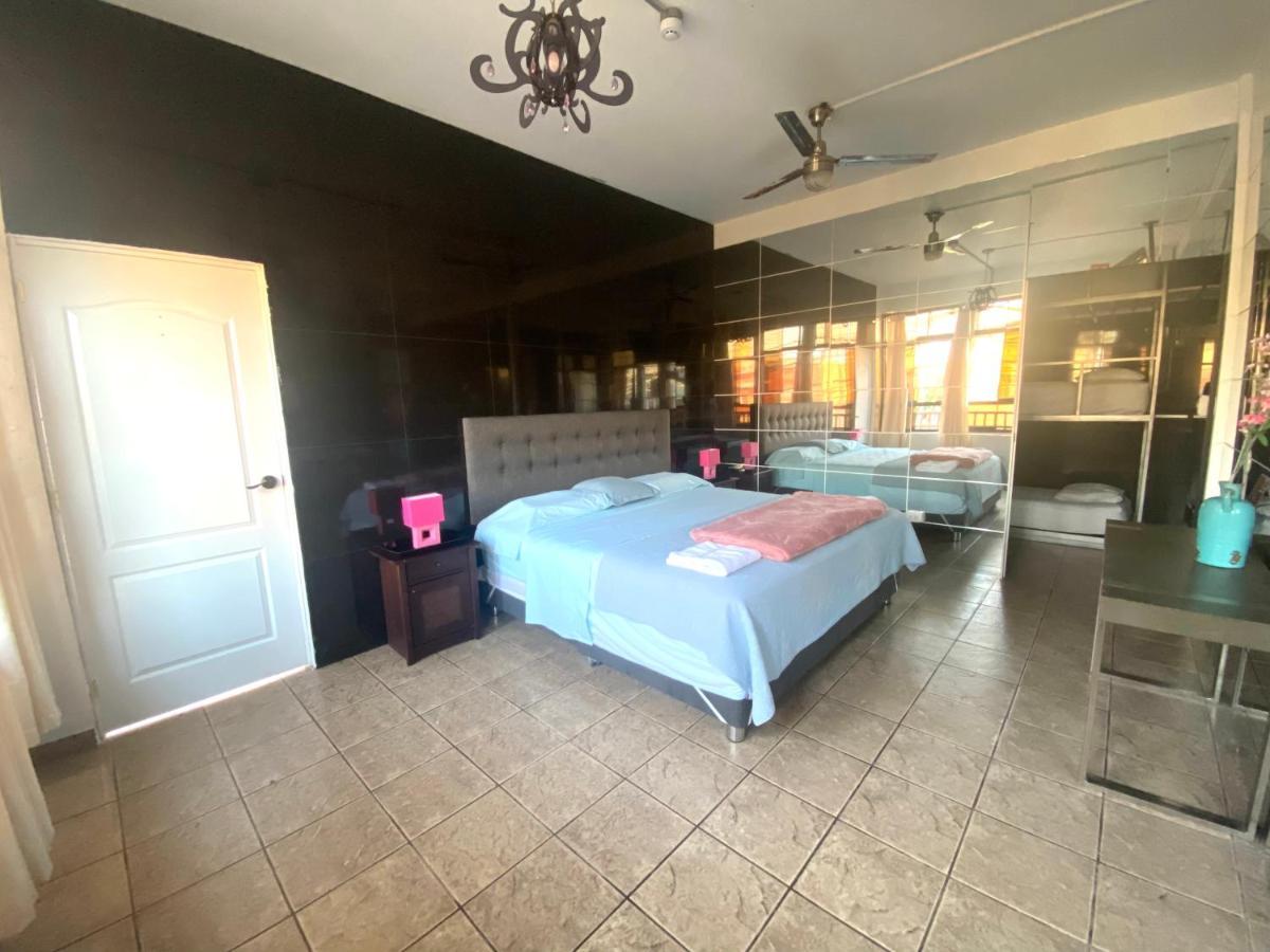 Ica Adventures II Hostel Ngoại thất bức ảnh