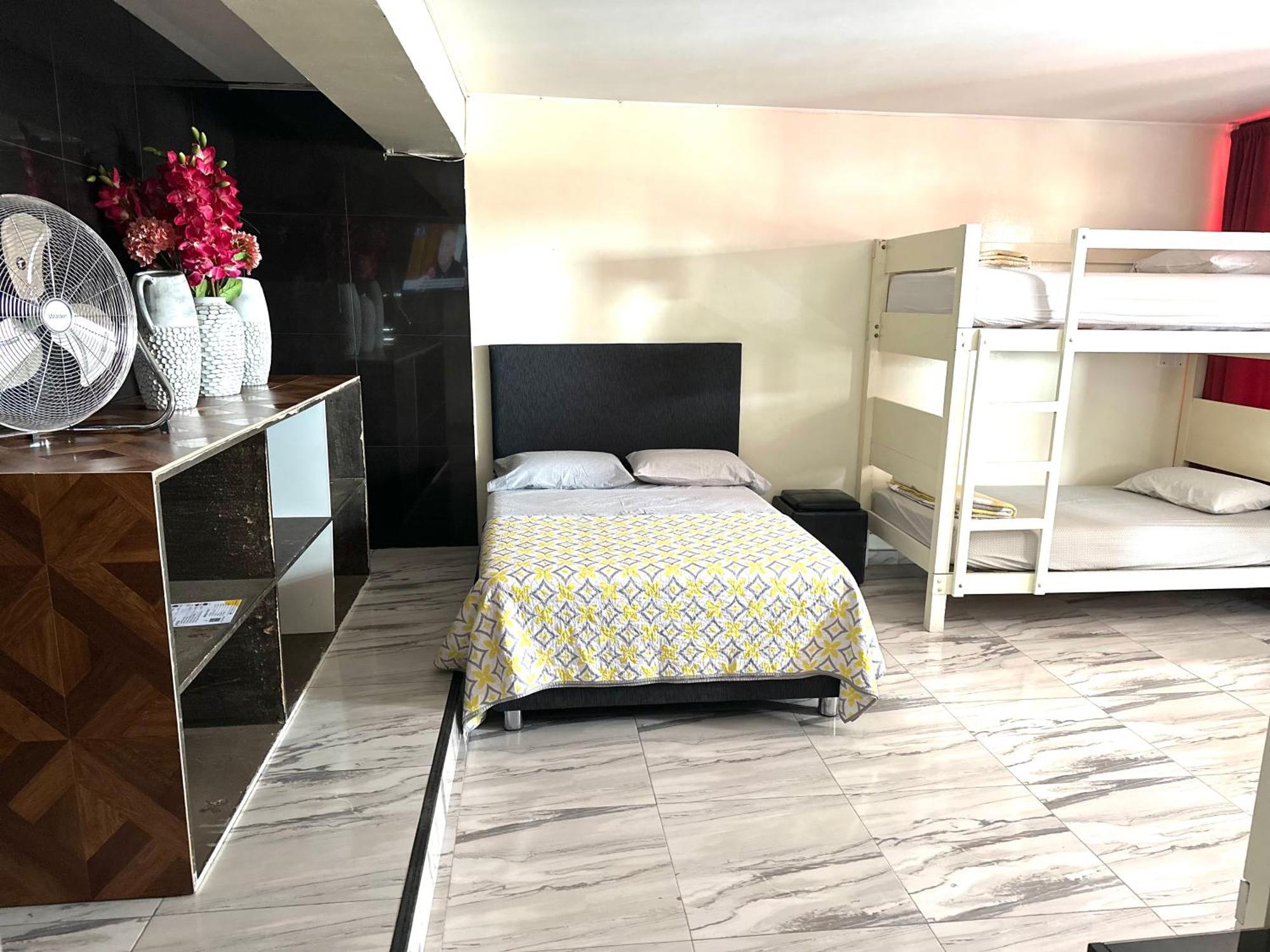 Ica Adventures II Hostel Ngoại thất bức ảnh
