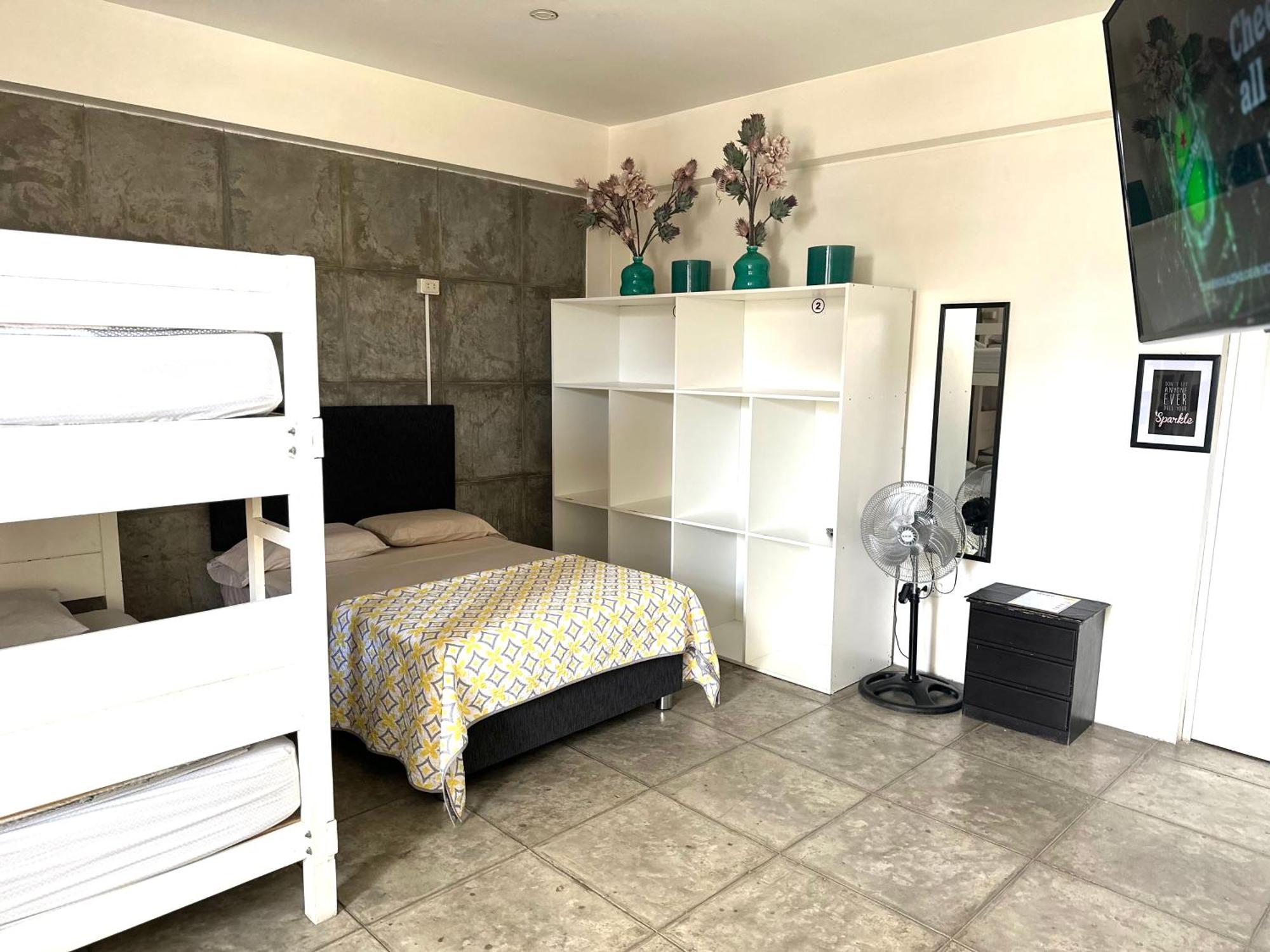 Ica Adventures II Hostel Ngoại thất bức ảnh
