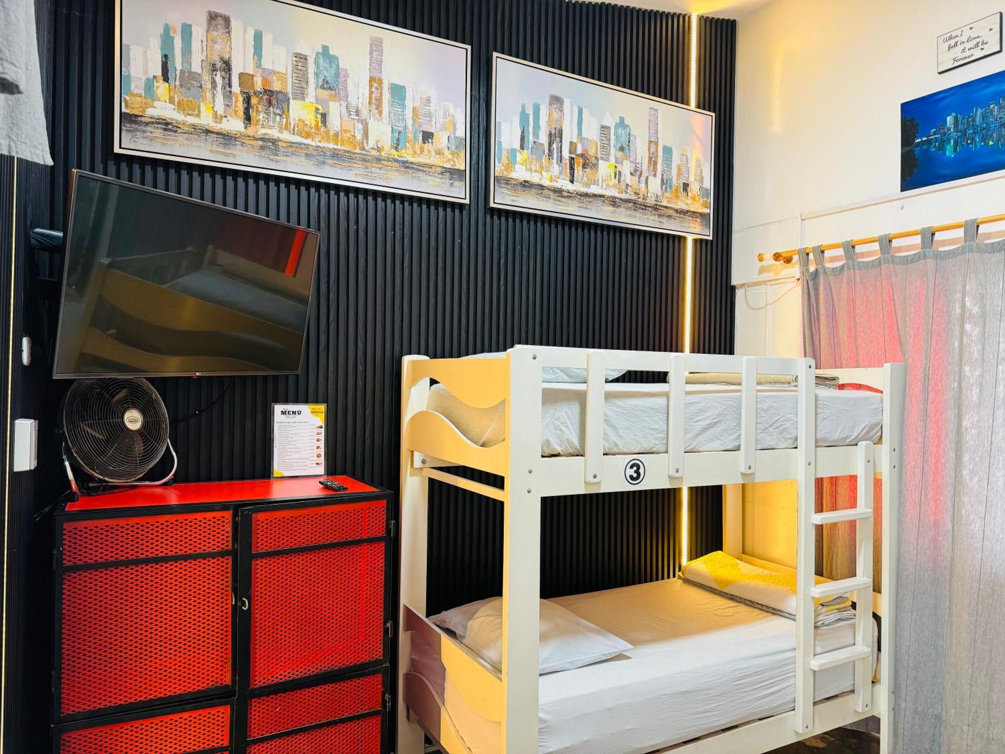 Ica Adventures II Hostel Ngoại thất bức ảnh
