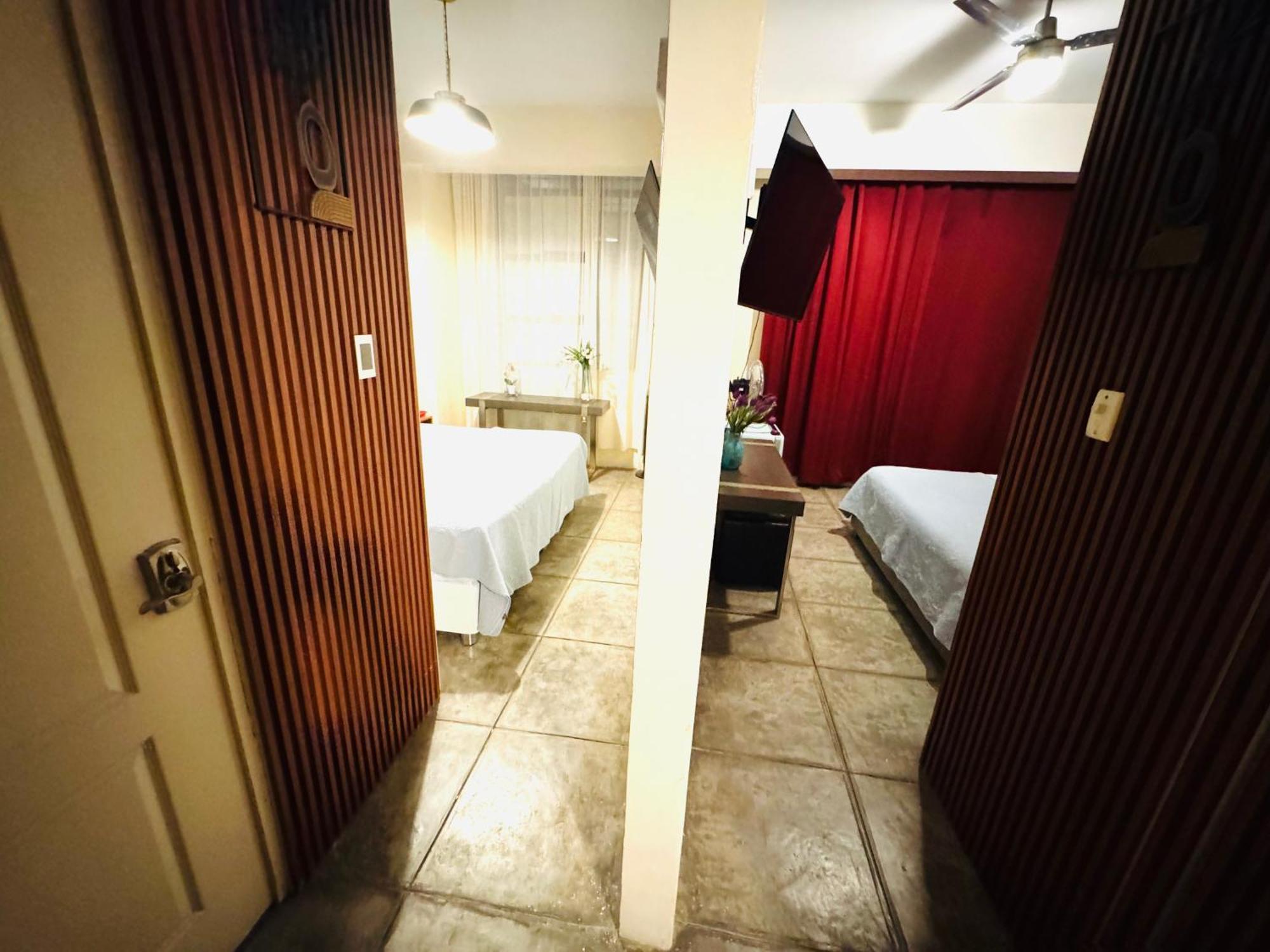 Ica Adventures II Hostel Ngoại thất bức ảnh