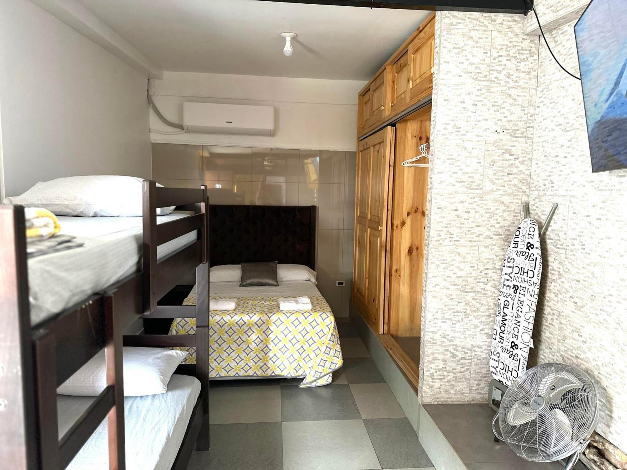 Ica Adventures II Hostel Ngoại thất bức ảnh