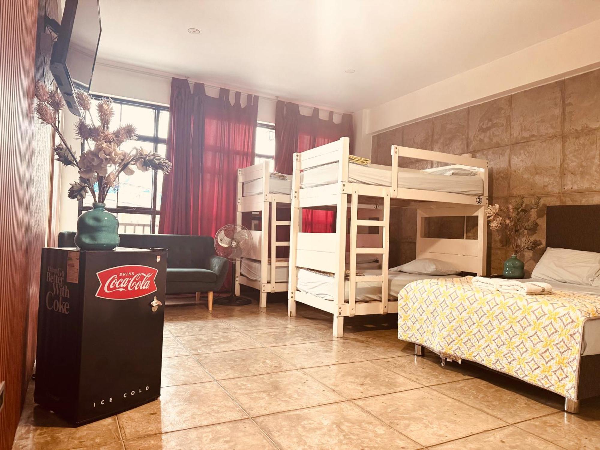 Ica Adventures II Hostel Ngoại thất bức ảnh
