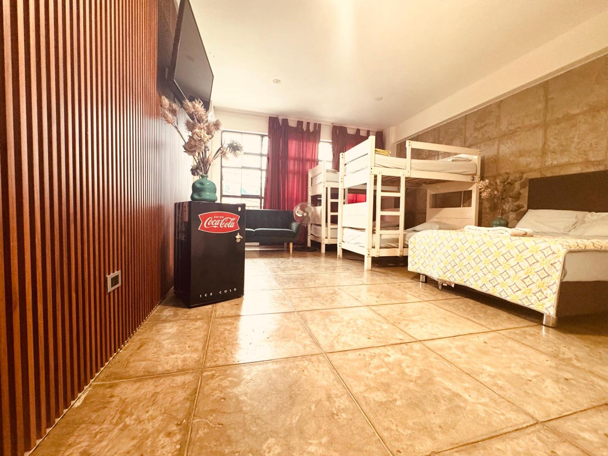 Ica Adventures II Hostel Ngoại thất bức ảnh